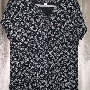 Old Navy Women’s Short Sleeve Blouse in black with white flowers size Large